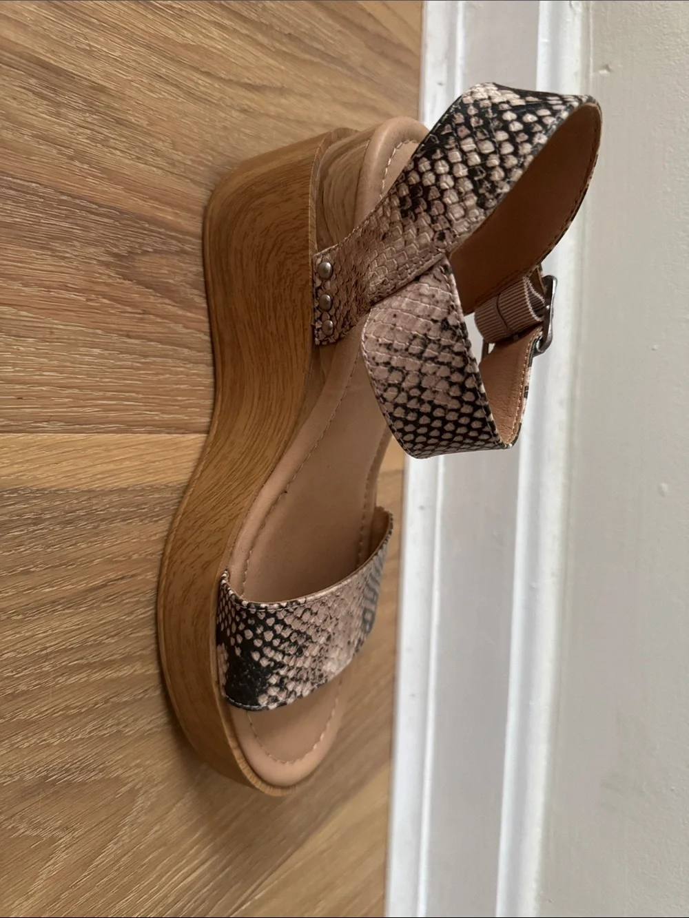 Universal Thread Platform Sandal - Picture 3 of 5